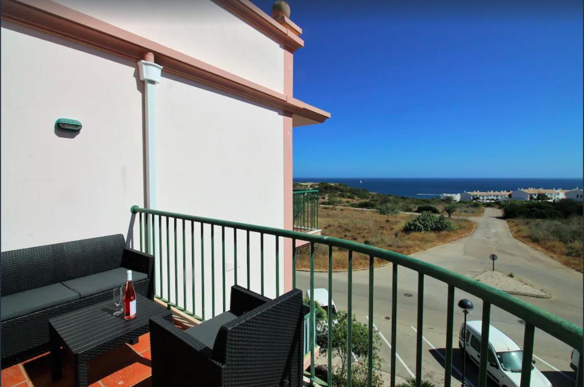 Top-Floor 2 Bedroom Holiday Home With Sea View And Pool Praia Da Luz Exterior photo