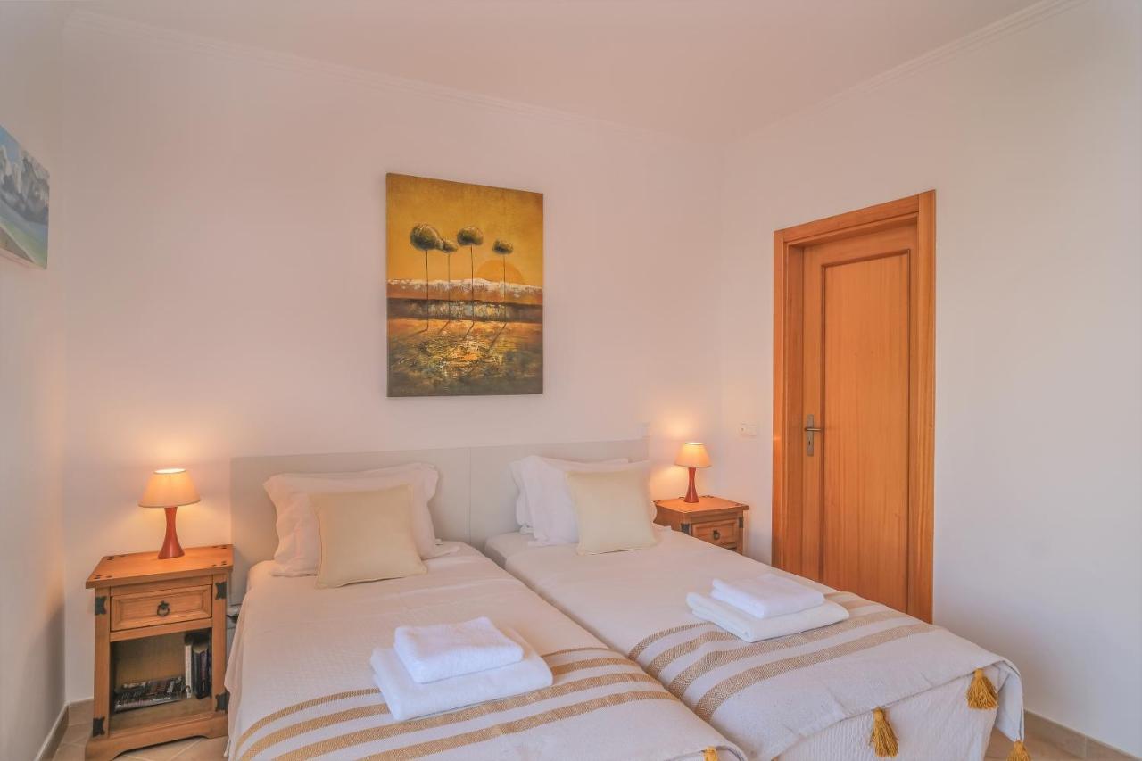 Top-Floor 2 Bedroom Holiday Home With Sea View And Pool Praia Da Luz Exterior photo