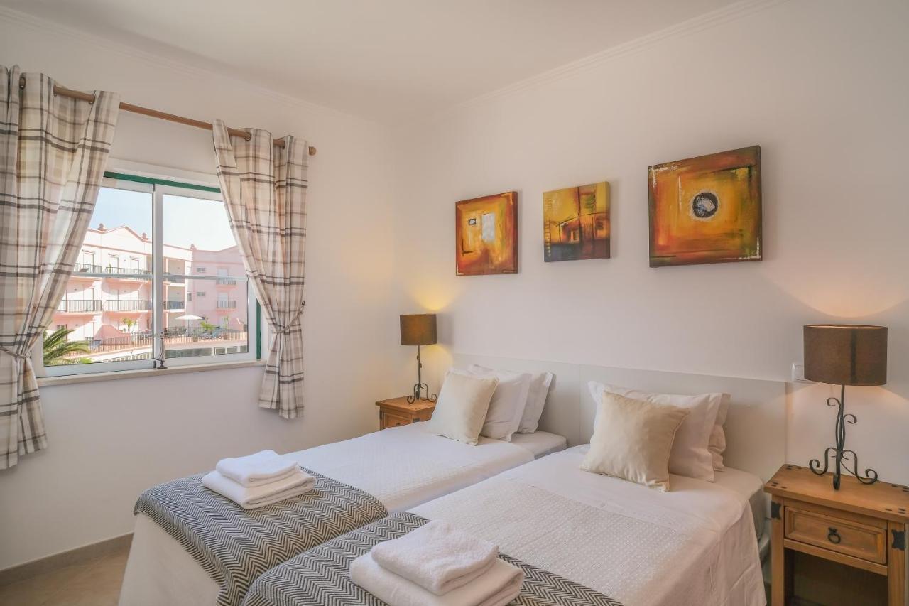 Top-Floor 2 Bedroom Holiday Home With Sea View And Pool Praia Da Luz Exterior photo