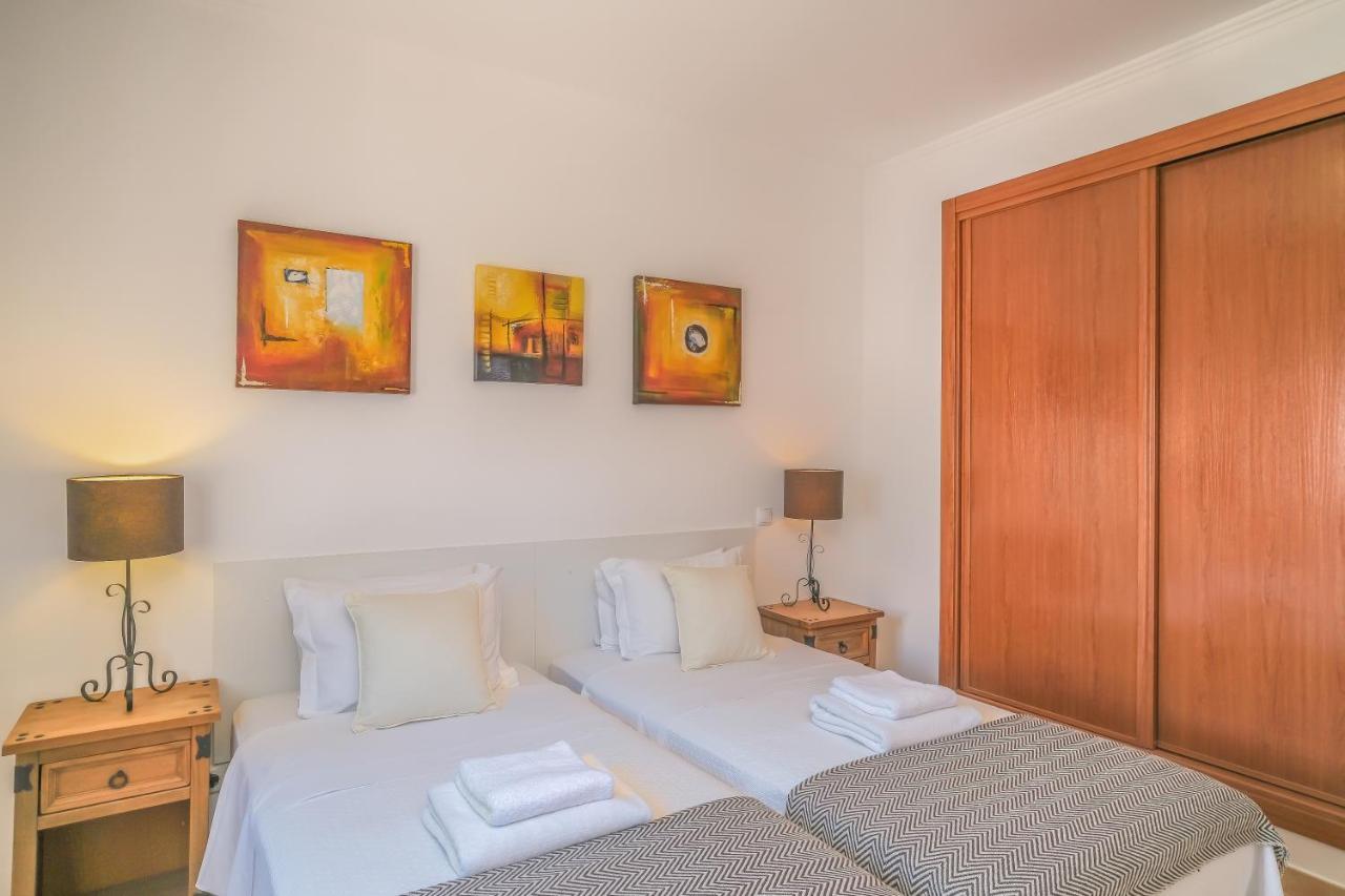 Top-Floor 2 Bedroom Holiday Home With Sea View And Pool Praia Da Luz Exterior photo