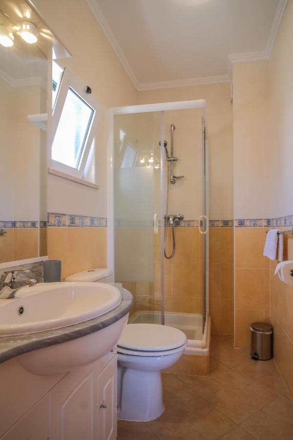 Top-Floor 2 Bedroom Holiday Home With Sea View And Pool Praia Da Luz Exterior photo